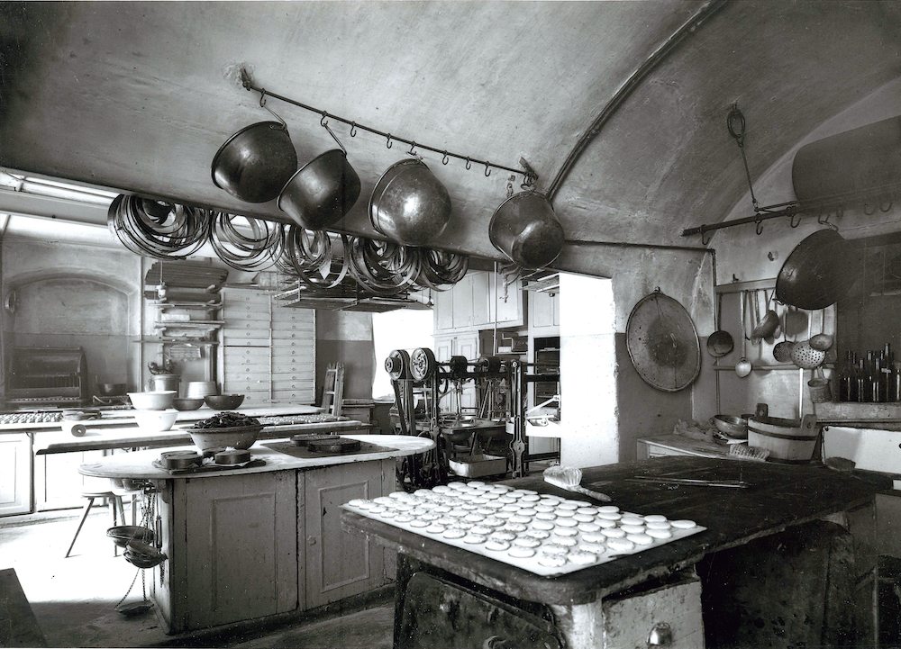 Historische Aufnahme der Backstube im Café Munding